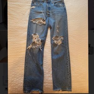 Distressed Premium Levi Jeans